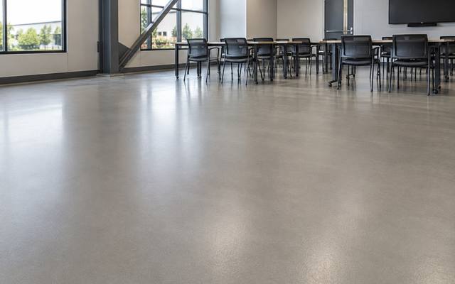 Seamless floor in a training room in Moncton