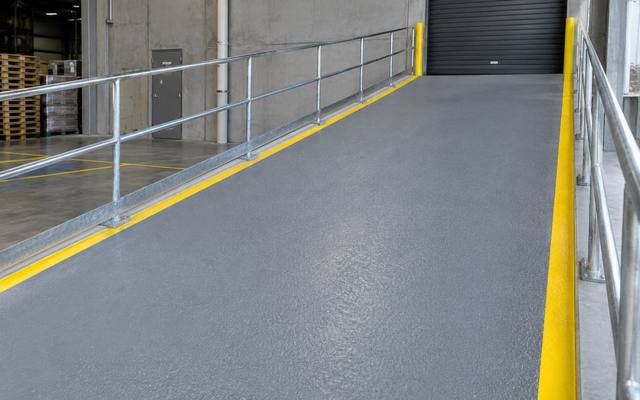 Coated loading ramp with yellow safety edges in Moncton